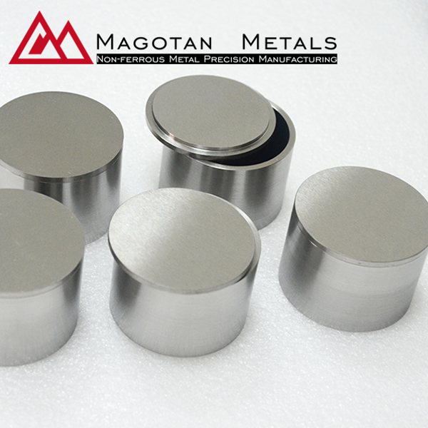 Tungsten crucible with lid for high temperature melting